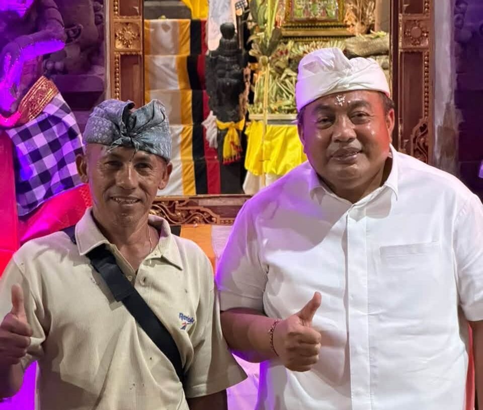 Nyoman Parta saat bertemu dengan Wayan Suarta di Pura Pasek Gelgel Aan Manikaji, Desa Peninjoan, Kecamatan Tembuku, Bangli.