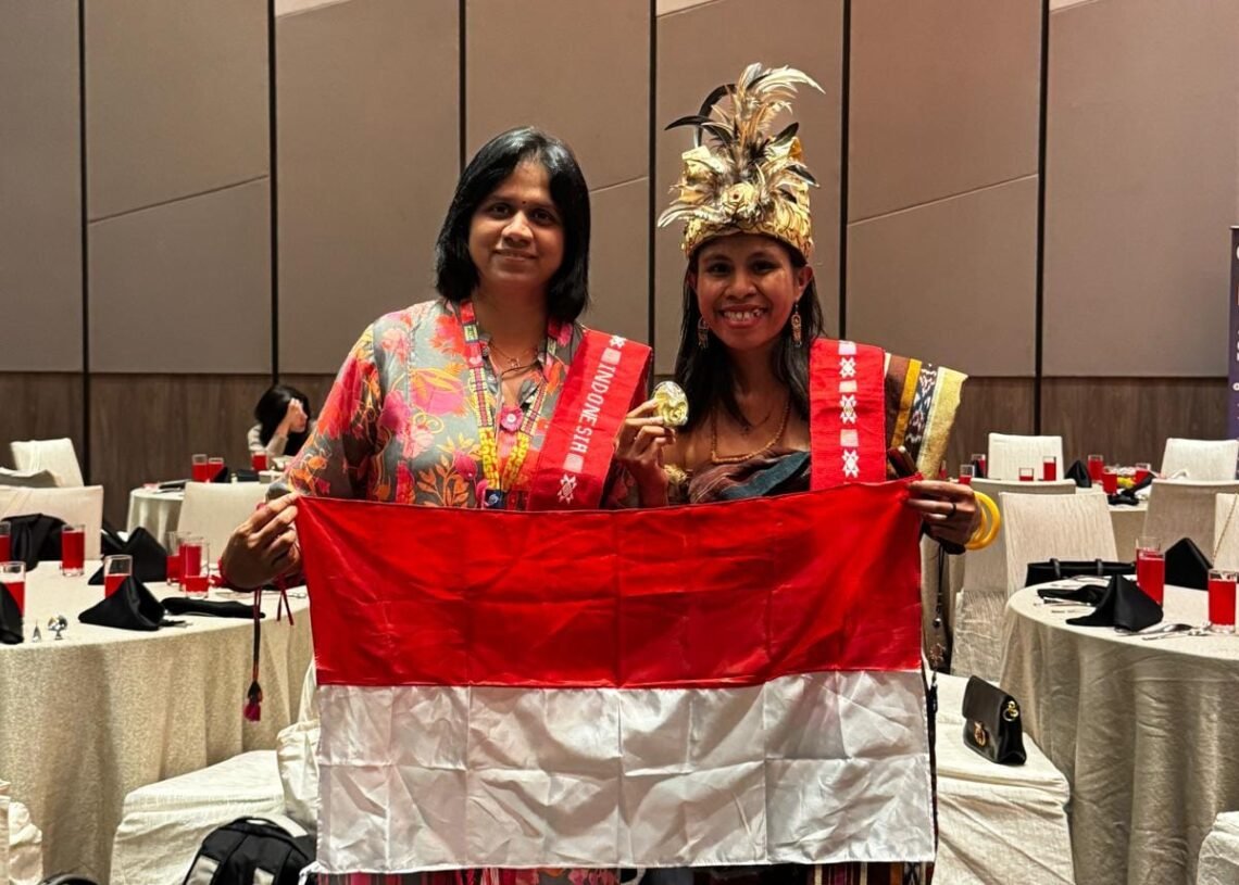 Maria Tuto Demon saat hadir di Forum Perempuan Penenun se-ASEAN. -IST