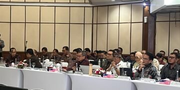 Gubernur Bali Wayan Koster dan Bupati-Wali Kota se-Bali saat menerima kunjungan badan anggaran DPR RI di Kantor Gubernur Bali. -BALITOPIK.COM