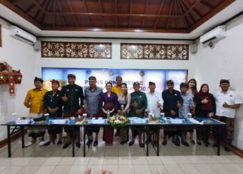 DPD Asosiasi Travel Agent Indonesia (ASITA) Bali saat menggelar konferensi pers. -IST