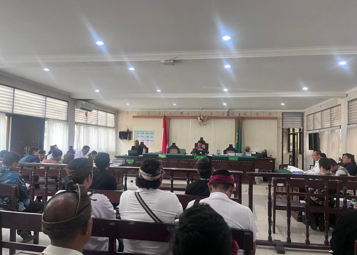 Suasana sidang praperadilan kasus I Made Daging di PN Denpasar. -BALITOPIK.COM