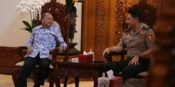 Gubernur Bali Wayan Koster saat menerima pamitan dari Irjen Pol Daniel Adityajaya. -IST