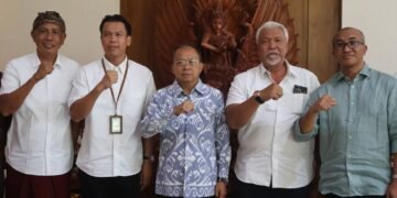 Gubernur Bali Wayan Koster saat memanggil jajaran Pertamina Patra Niaga. -IST