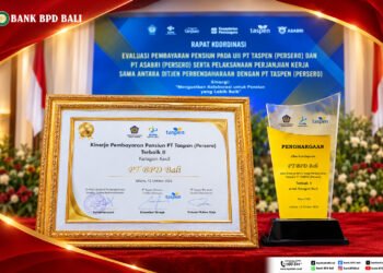 Piagam penghargaan untuk BPD Bali kategori kinerja pembayaran pensiunan. -IST