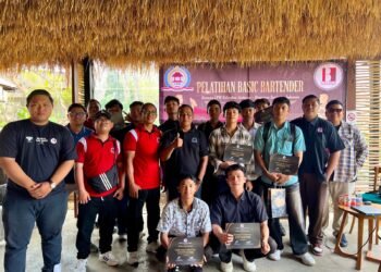 Lembaga Pemberdayaan Masyarakat (LPM) Kelurahan Jimbaran menggelar Pelatihan Dasar Bartender. -IST