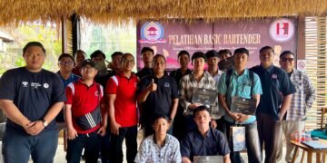 Lembaga Pemberdayaan Masyarakat (LPM) Kelurahan Jimbaran menggelar Pelatihan Dasar Bartender. -IST