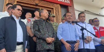 Menteri Energi dan Sumber Daya Mineral (ESDM) Bahlil Lahadalia didampingi Gubernur Bali dan Dirut Pertamina. -BALITOPIK.COM