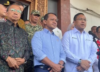Dirut Pertamina Simon Aloysius Mantiri (kanan), Menteri ESDM dan Gubernur Bali. -BALITOPIK.COM