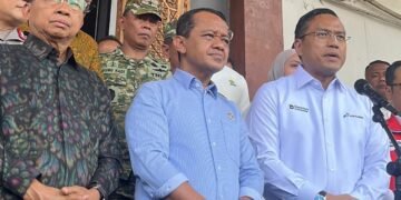 Dirut Pertamina Simon Aloysius Mantiri (kanan), Menteri ESDM dan Gubernur Bali. -BALITOPIK.COM