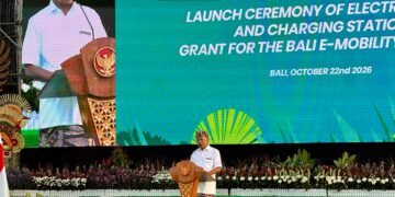 Gubernur Bali Wayan Koster saat meluncurkan 11 unit bus listrik Trans Sarbagita dan enam infrastruktur pengisian daya di Lapangan Timur Niti Mandala Renon, Kamis (22/10/2026). -IST