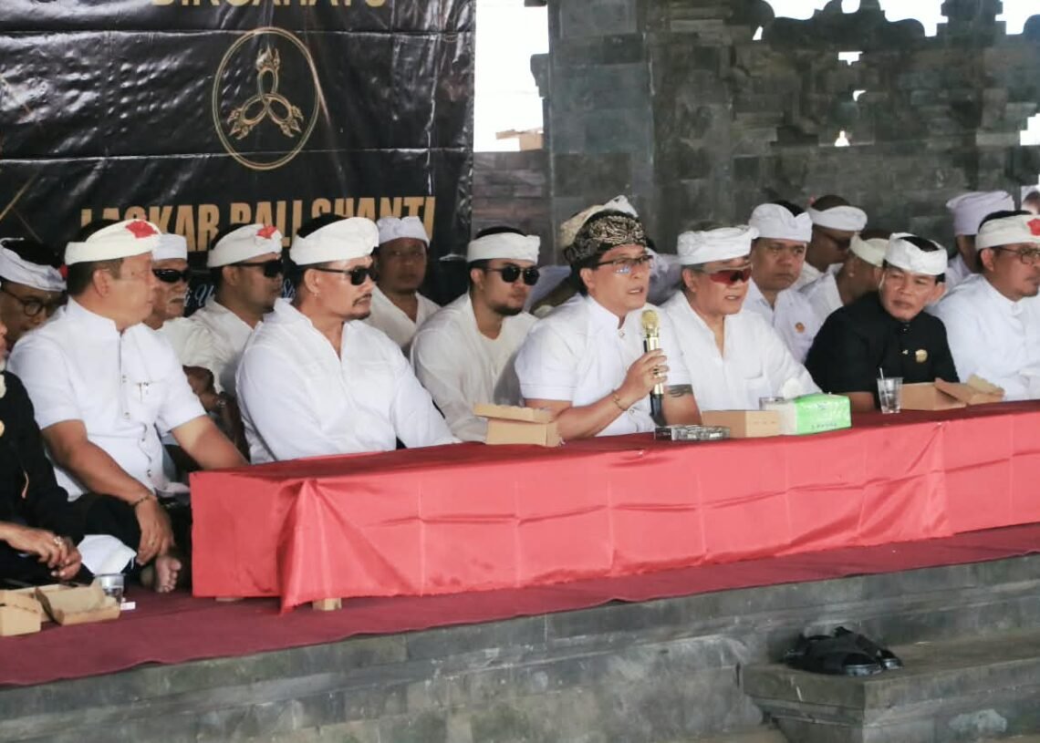 Wakil Gubernur Bali I Nyoman Giri Prasta saat menghadiri HUT ke-25 Laskar Bali Shanti di Wantilan Pendopo Sri Kesari Warmadewa, kawasan Pura Agung Besakih, Karangasem, Jumat (23/10/2026). -IST