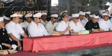 Wakil Gubernur Bali I Nyoman Giri Prasta saat menghadiri HUT ke-25 Laskar Bali Shanti di Wantilan Pendopo Sri Kesari Warmadewa, kawasan Pura Agung Besakih, Karangasem, Jumat (23/10/2026). -IST