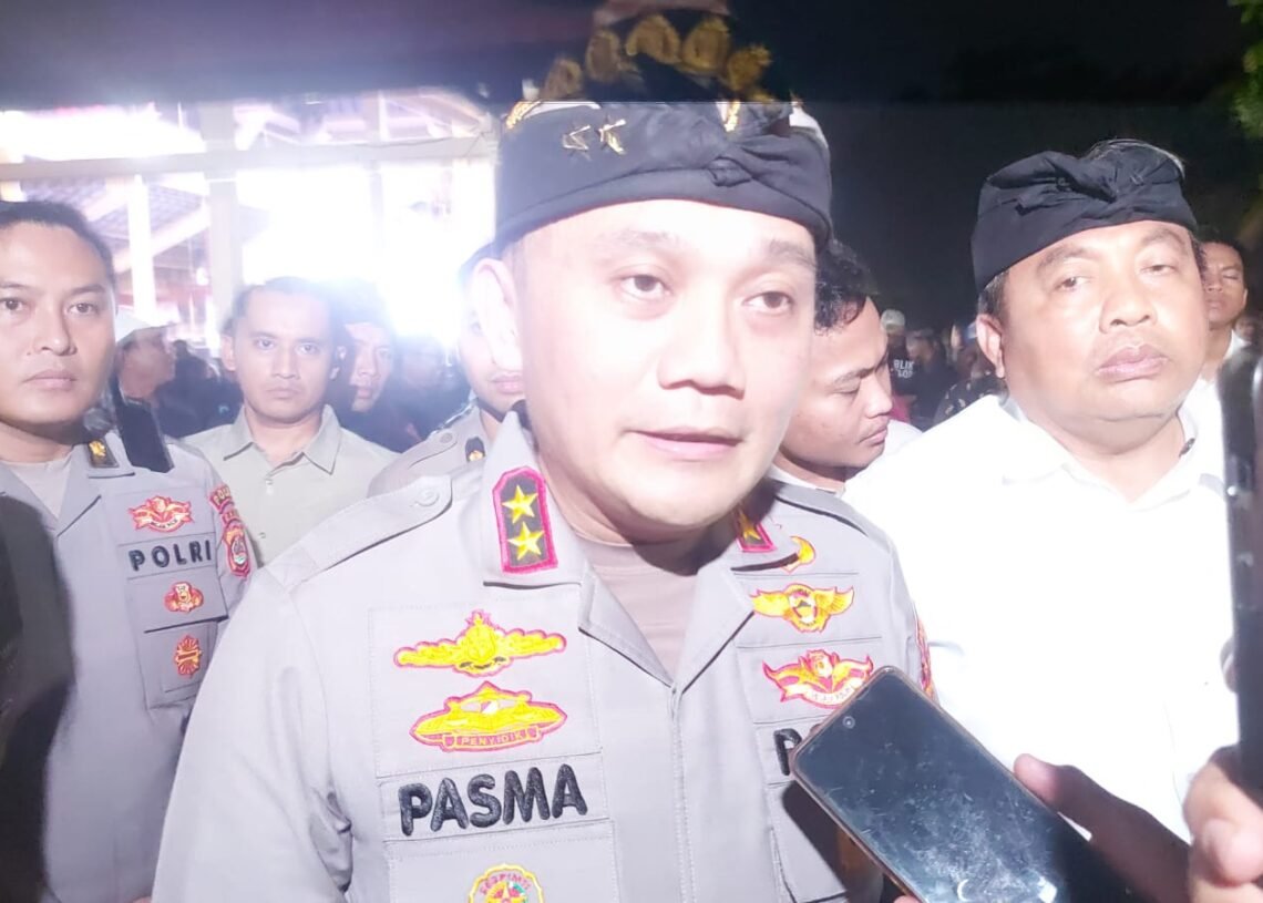 Kapolda Bali Irjen Pol. Dr. Pasma Royce didampingi I Nyoman Parta. -BALITOPIK.COM