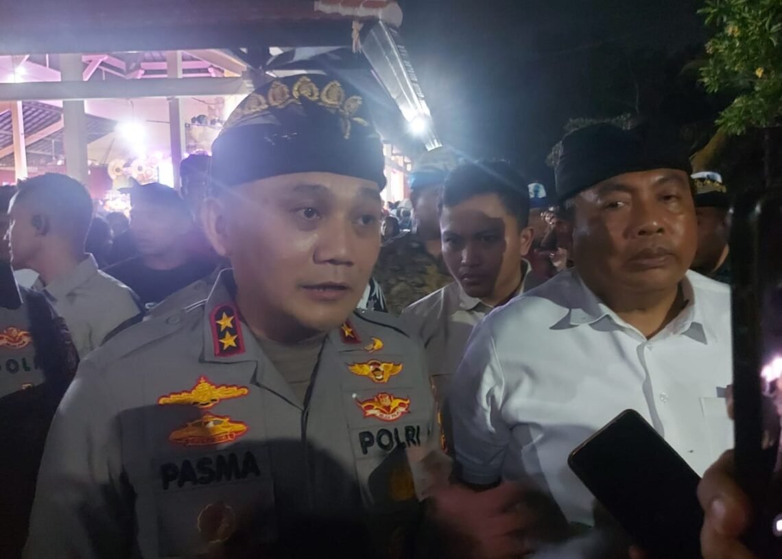 Kapolda Bali Irjen Pol. Dr. Pasma Royce didampingi I Nyoman Parta. -BALITOPIK.COM