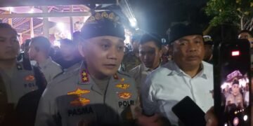 Kapolda Bali Irjen Pol. Dr. Pasma Royce didampingi I Nyoman Parta. -BALITOPIK.COM