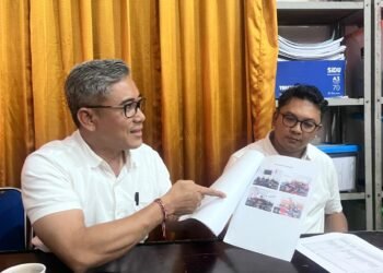 PPK Irigasi dan Rawa BWS Bali-Penida, I Wayan Juliarta (kiri) didampingi Direksi Teknik BWS Bali-Penida Putu Rio saat wawancara dengan wartawan, Senin (26/10/2026). -BALITOPIK.COM