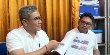PPK Irigasi dan Rawa BWS Bali-Penida, I Wayan Juliarta (kiri) didampingi Direksi Teknik BWS Bali-Penida Putu Rio saat wawancara dengan wartawan, Senin (26/10/2026). -BALITOPIK.COM